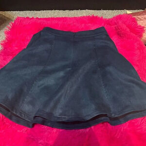 Francesca’s NWT Juelz scalloped mini skirt in teal color size small